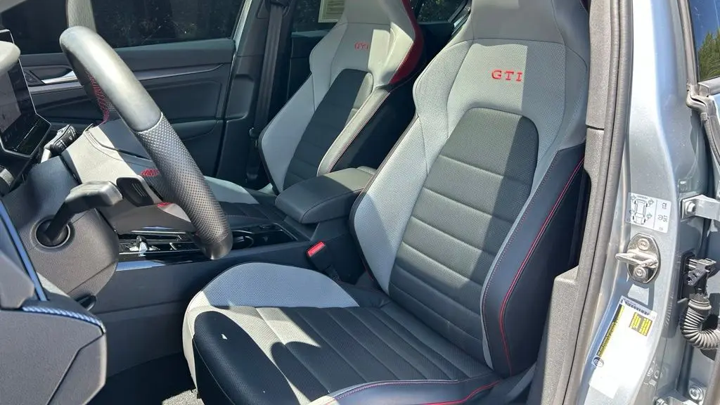2025 Volkswagen Golf GTI SE