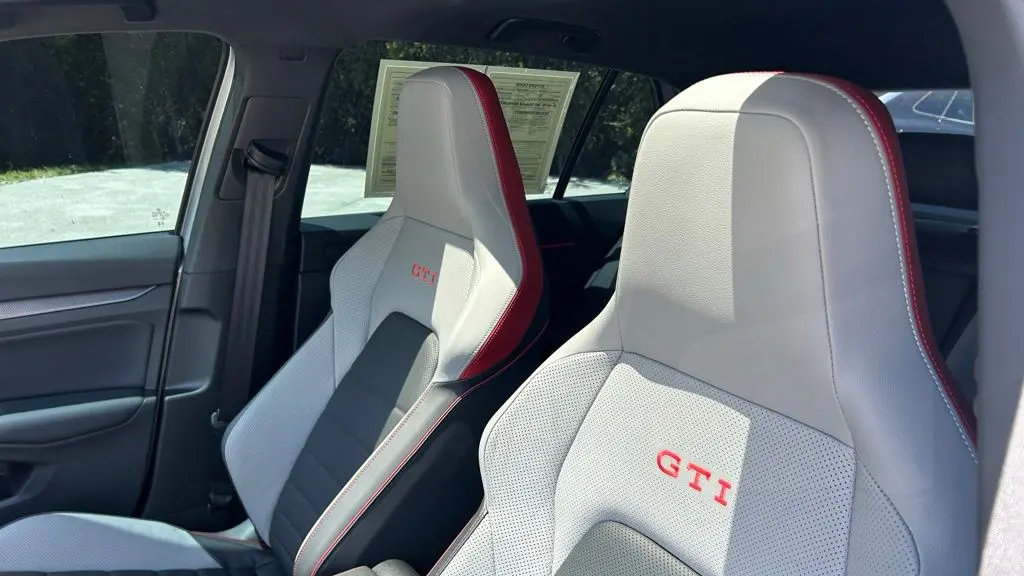 2025 Volkswagen Golf GTI SE