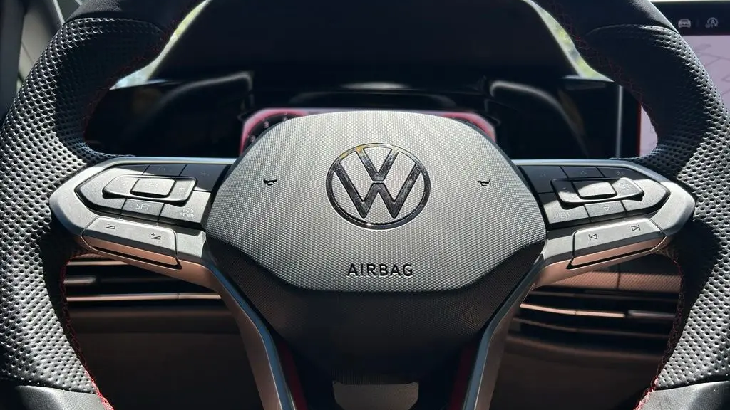 2025 Volkswagen Golf GTI SE
