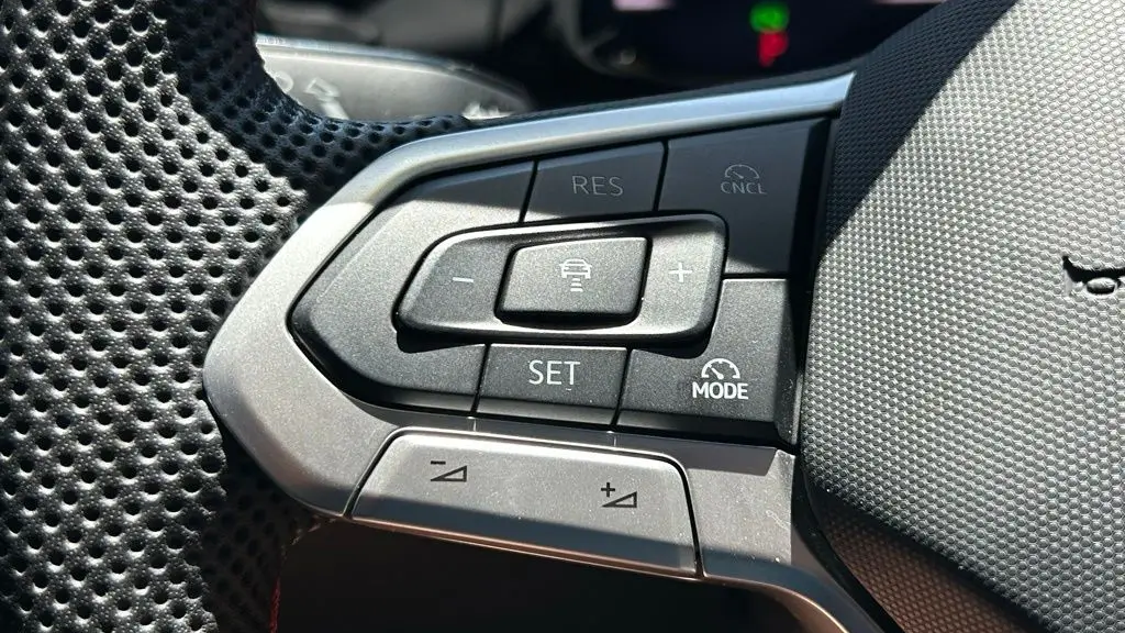 2025 Volkswagen Golf GTI SE