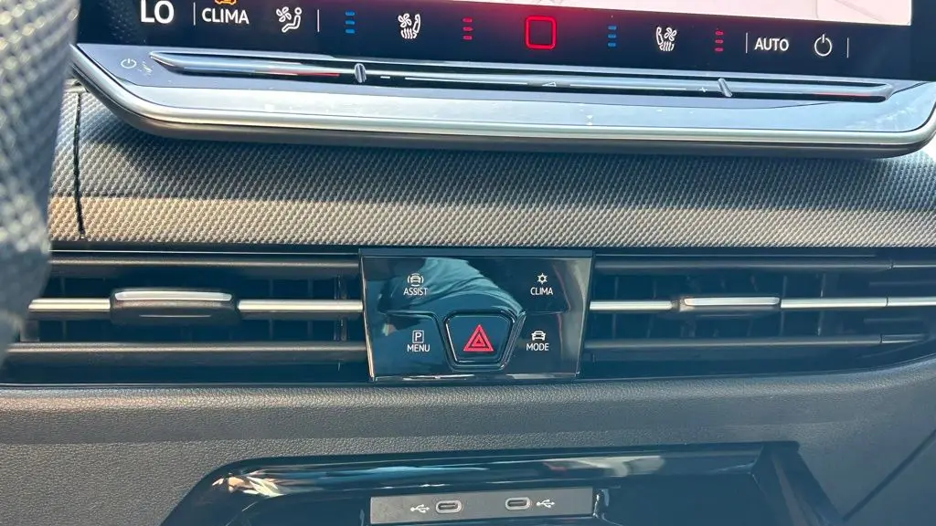 2025 Volkswagen Golf GTI SE
