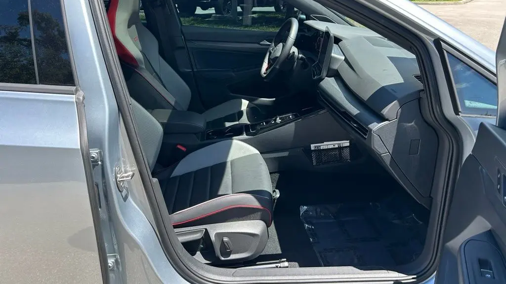 2025 Volkswagen Golf GTI SE