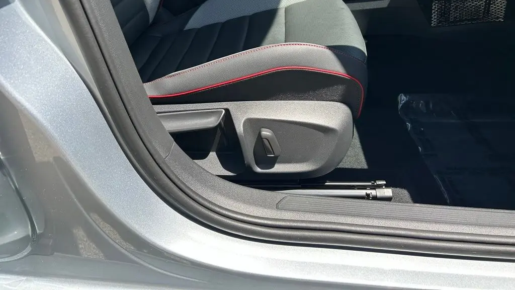 2025 Volkswagen Golf GTI SE