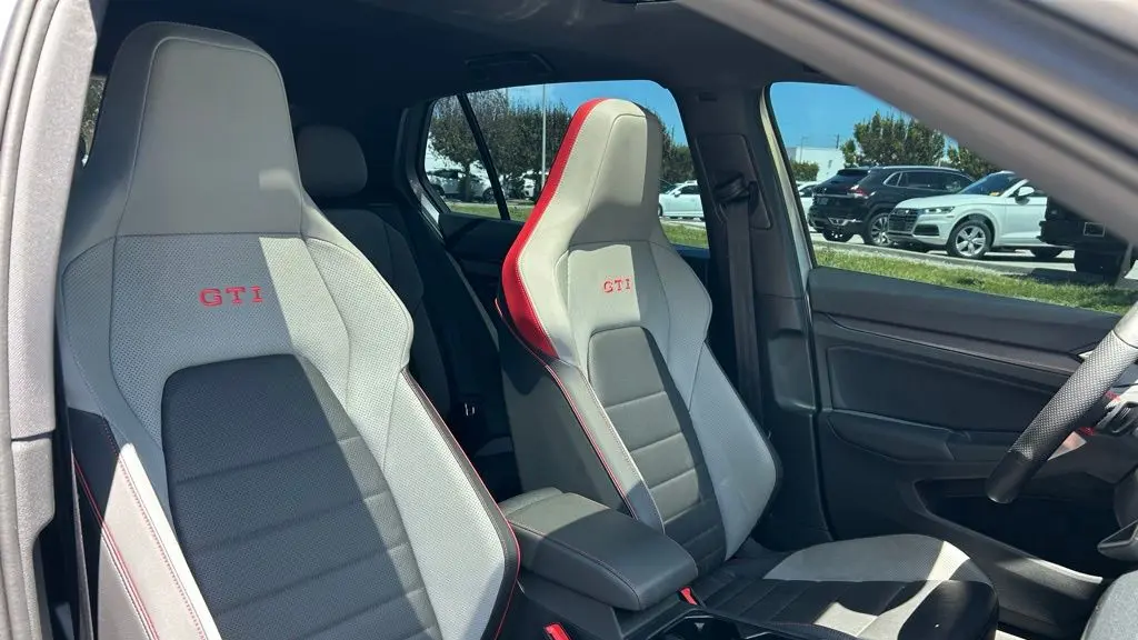 2025 Volkswagen Golf GTI SE