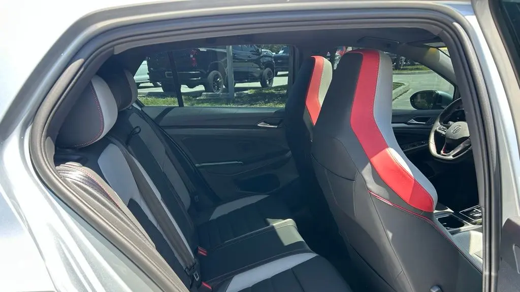2025 Volkswagen Golf GTI SE