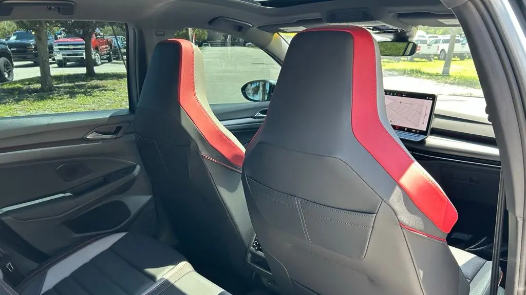 2025 Volkswagen Golf GTI SE