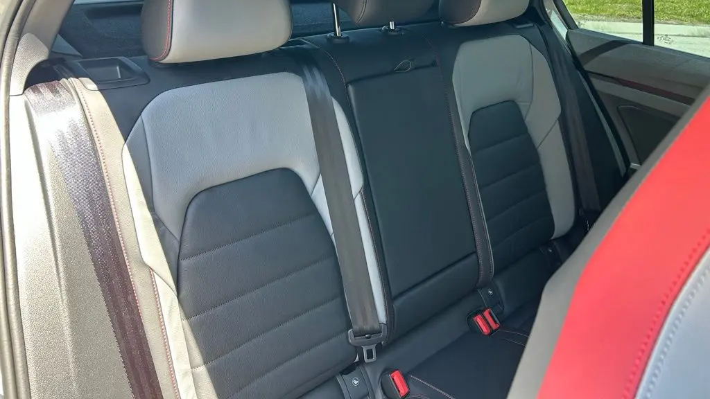 2025 Volkswagen Golf GTI SE
