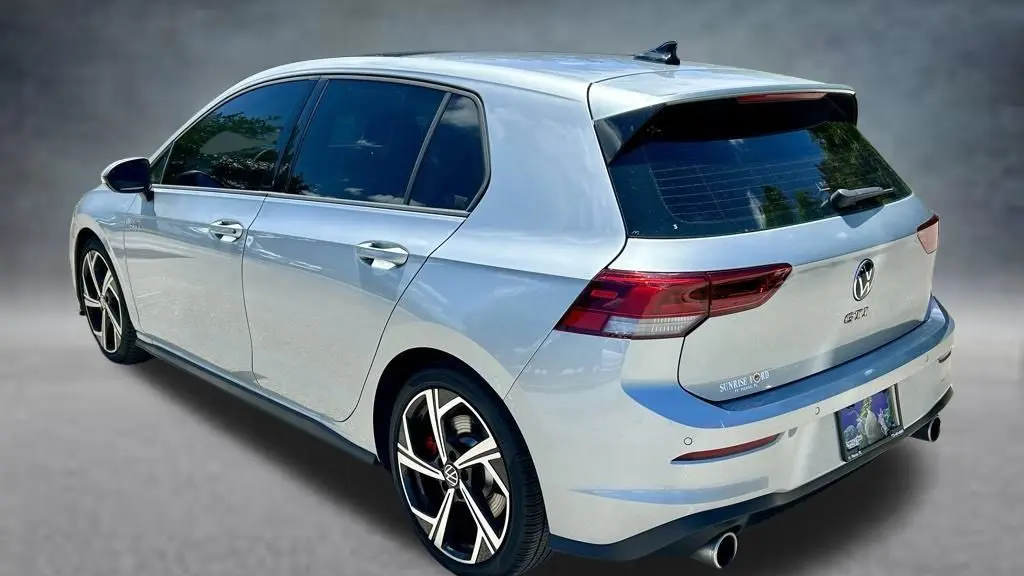 2025 Volkswagen Golf GTI SE