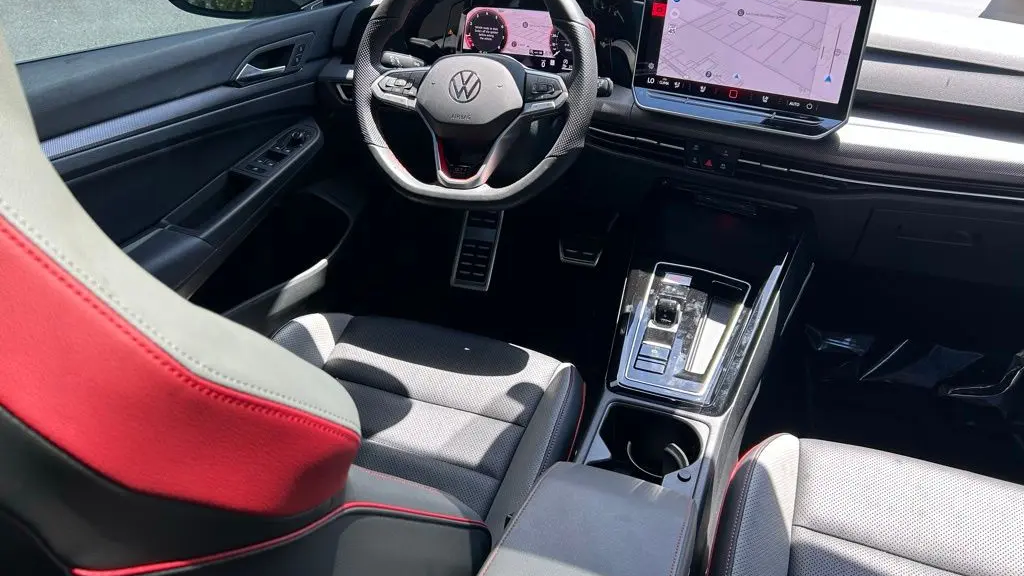 2025 Volkswagen Golf GTI SE
