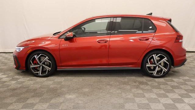 2025 Volkswagen Golf GTI SE
