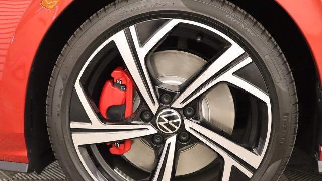 2025 Volkswagen Golf GTI SE