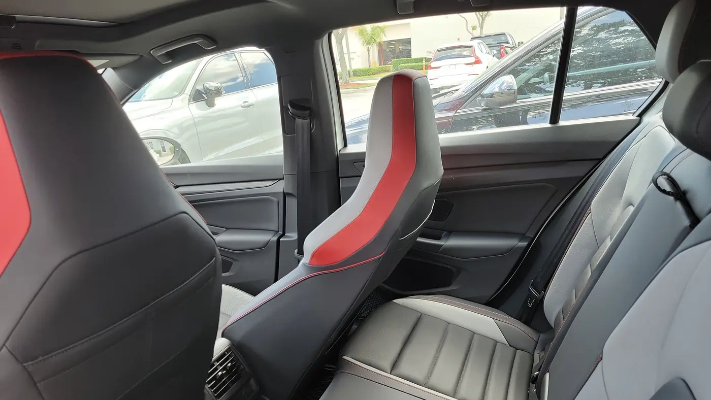 2024 Volkswagen Golf GTI SE