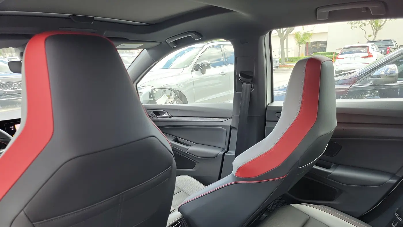 2024 Volkswagen Golf GTI SE