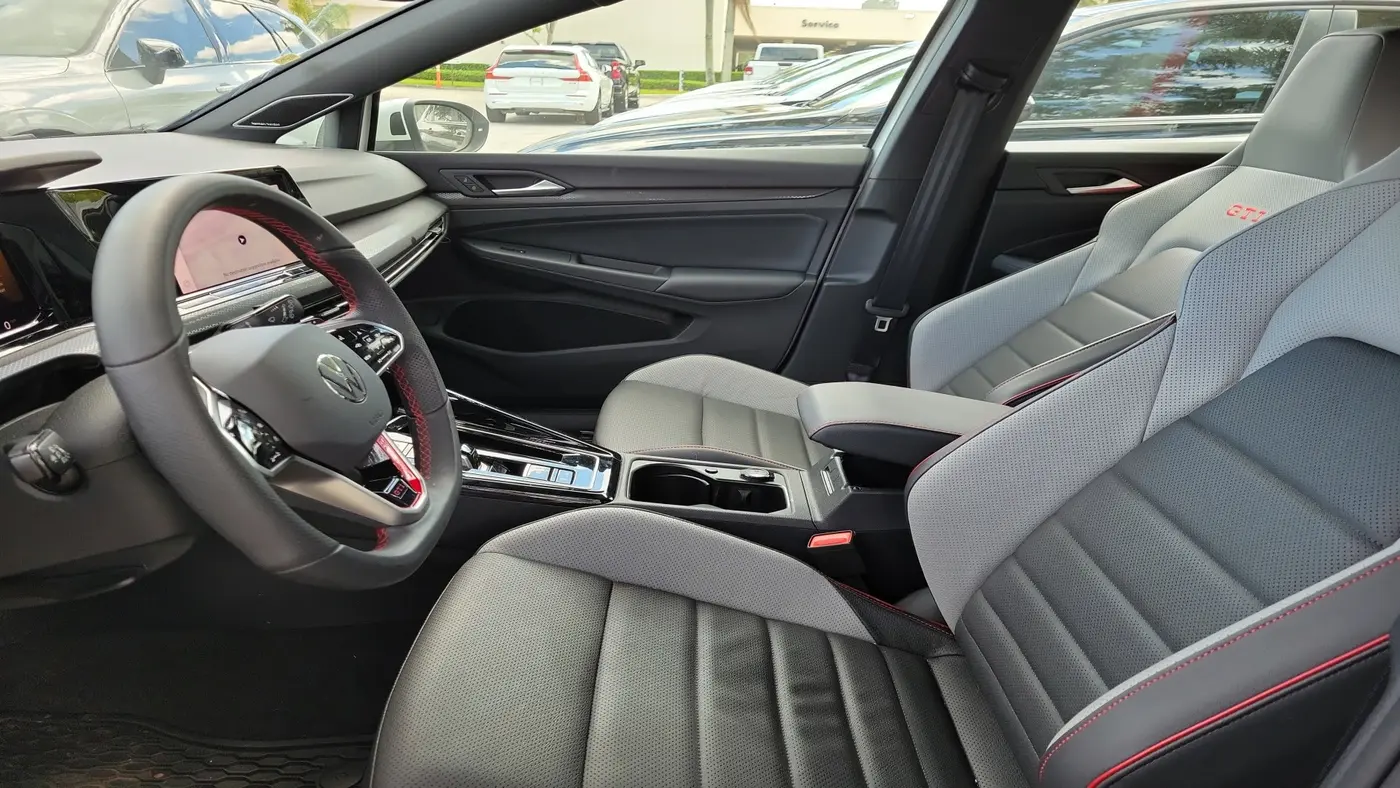 2024 Volkswagen Golf GTI SE