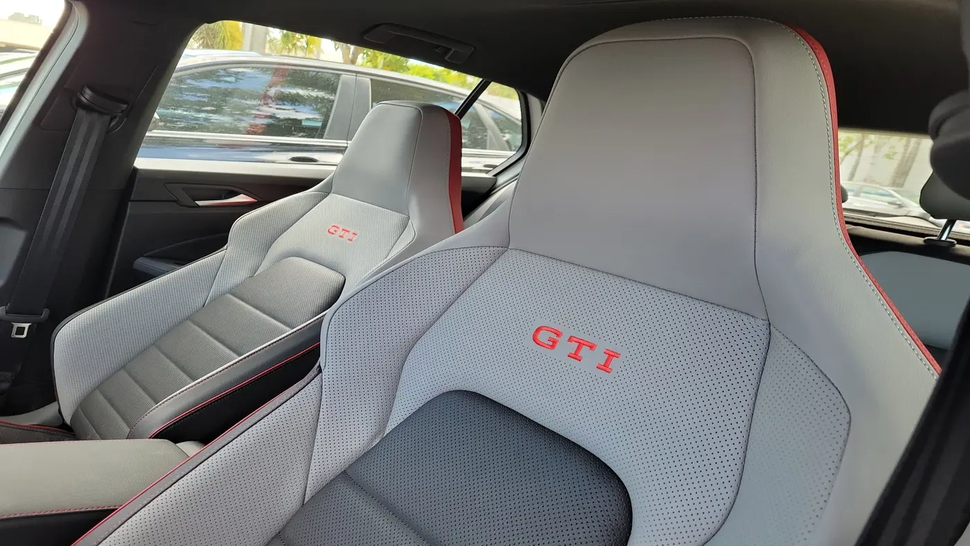 2024 Volkswagen Golf GTI SE