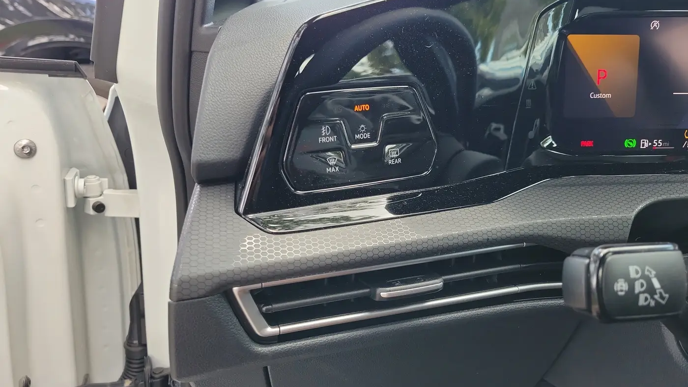 2024 Volkswagen Golf GTI SE