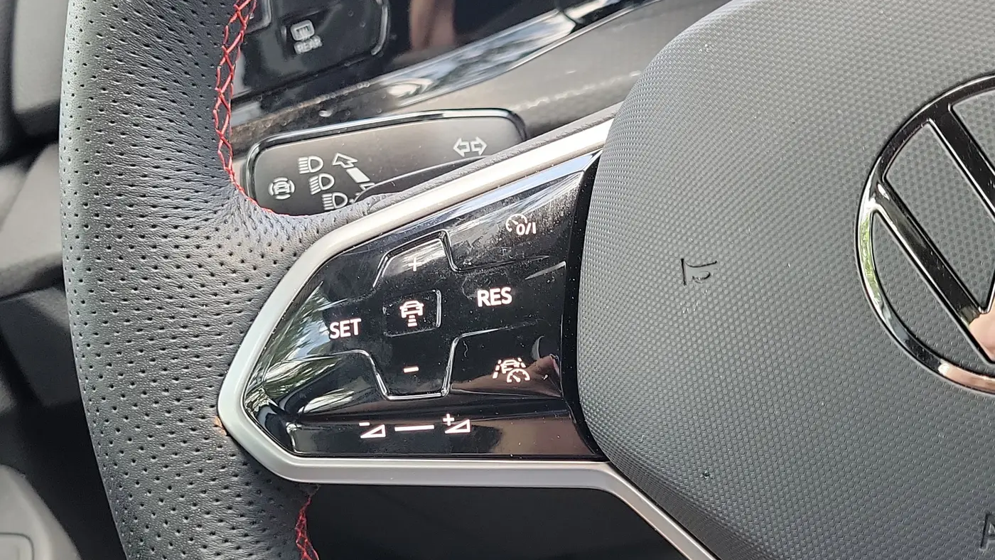 2024 Volkswagen Golf GTI SE
