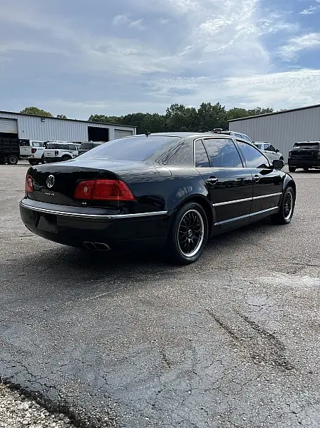 2004 Volkswagen Phaeton - $13,998
