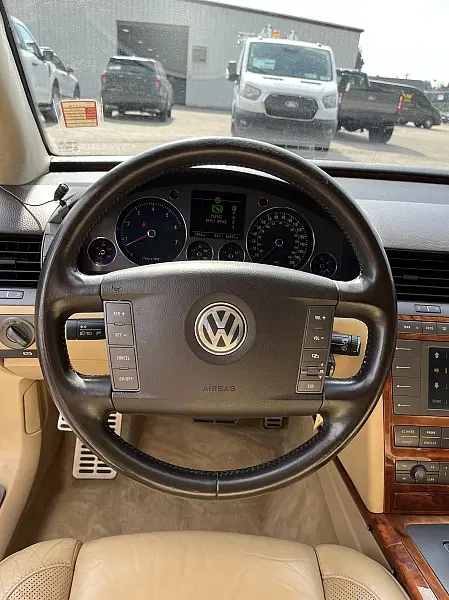 2004 Volkswagen Phaeton - $13,998