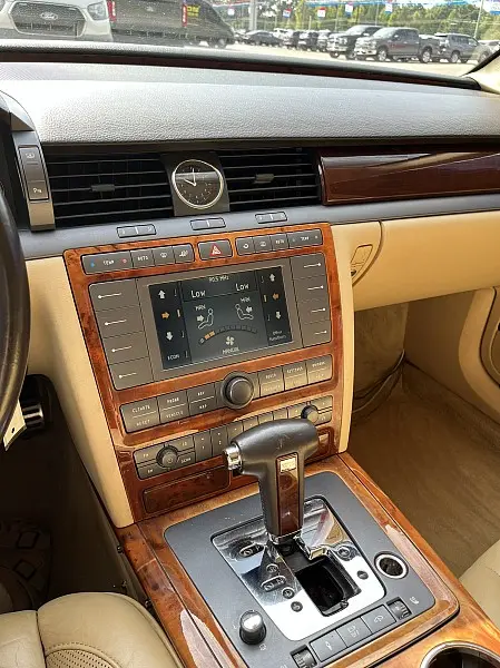 2004 Volkswagen Phaeton - $13,998