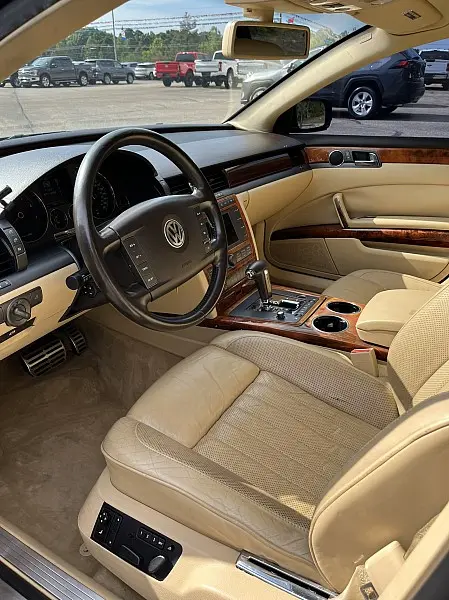2004 Volkswagen Phaeton - $13,998