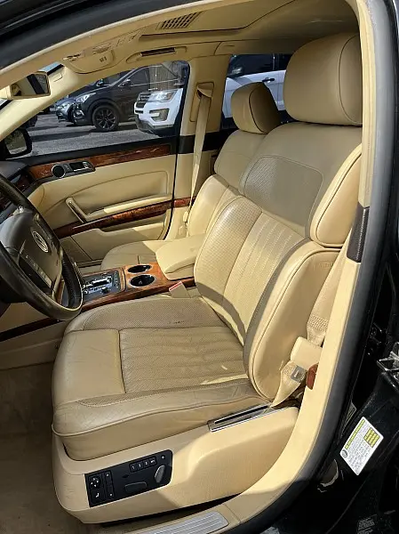 2004 Volkswagen Phaeton - $13,998