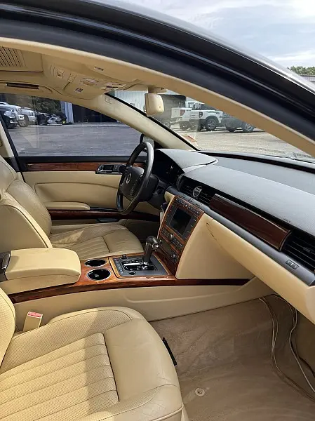 2004 Volkswagen Phaeton - $13,998