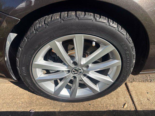 2013 Volkswagen Eos - $8,263