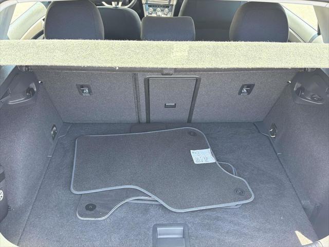 2016 Volkswagen e-Golf - $11,083