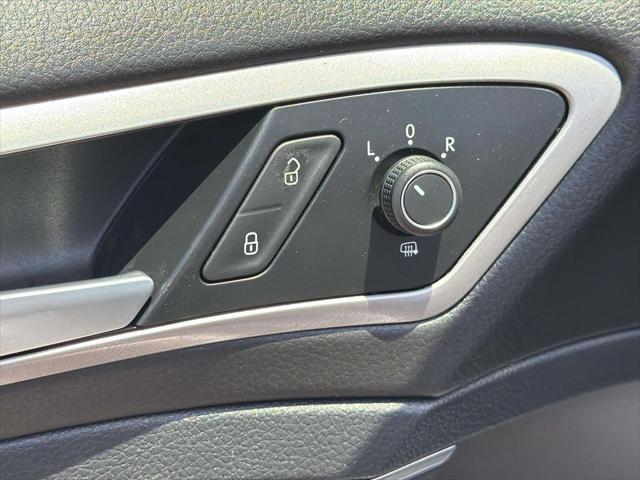 2016 Volkswagen e-Golf - $11,083