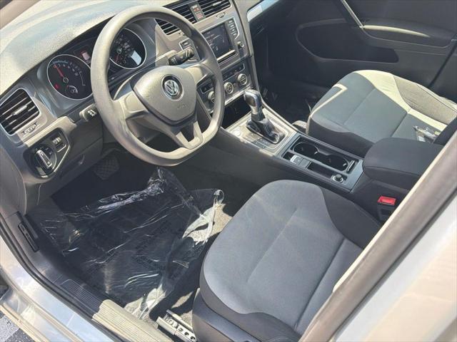 2016 Volkswagen e-Golf - $11,083