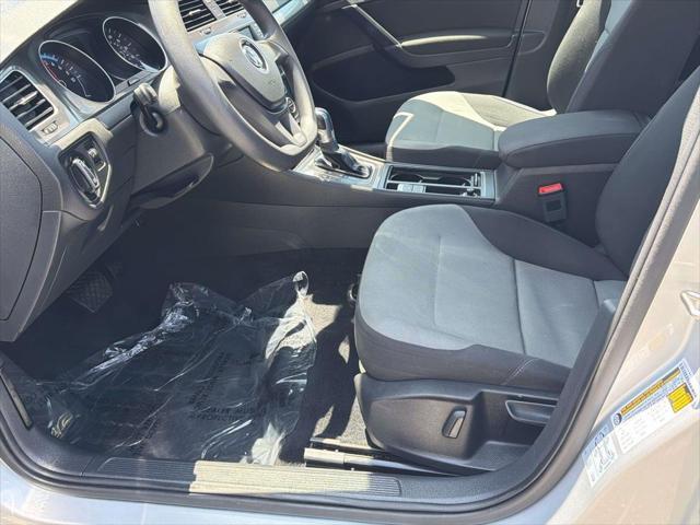 2016 Volkswagen e-Golf - $11,083