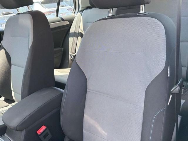 2016 Volkswagen e-Golf - $11,083