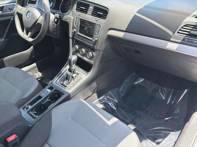 2016 Volkswagen e-Golf - $11,083