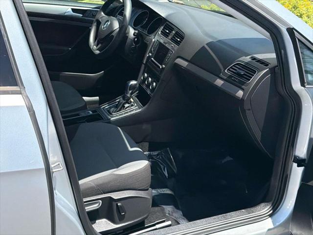 2016 Volkswagen e-Golf - $11,083