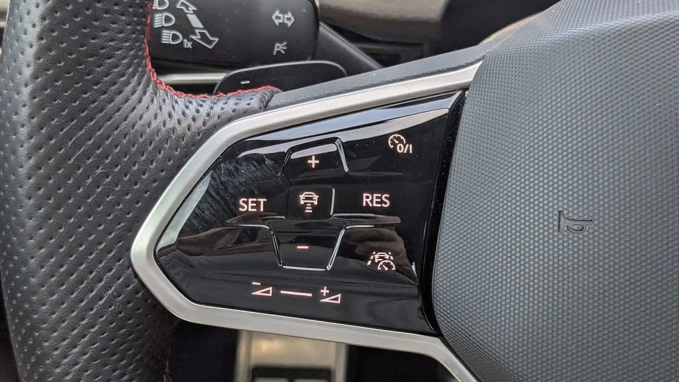 2023 Volkswagen Golf GTI SE