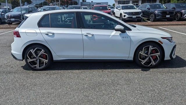 2025 Volkswagen Golf GTI SE