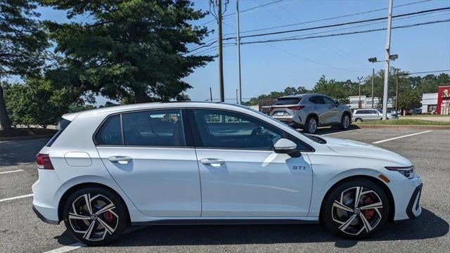 2025 Volkswagen Golf GTI SE