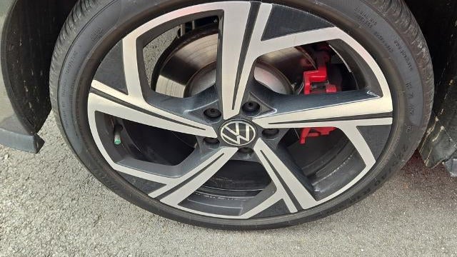 2025 Volkswagen Golf GTI SE