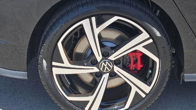 2025 Volkswagen Golf GTI SE