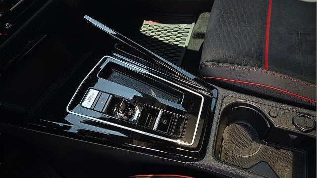 2025 Volkswagen Golf GTI SE