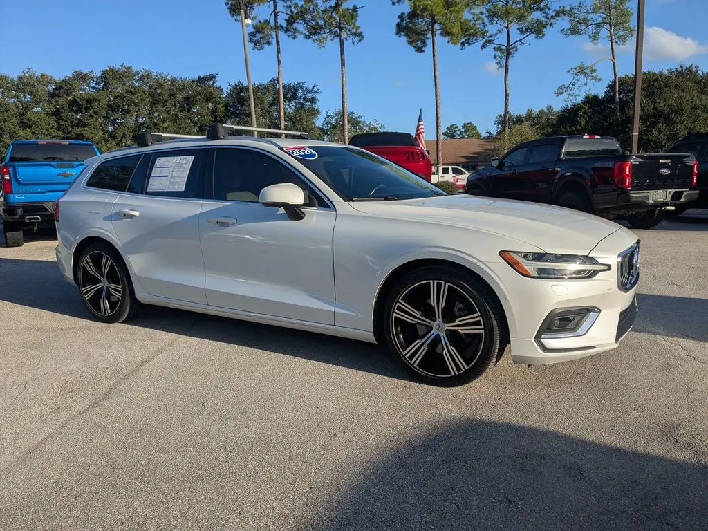 2020 Volvo V60 - $24,980