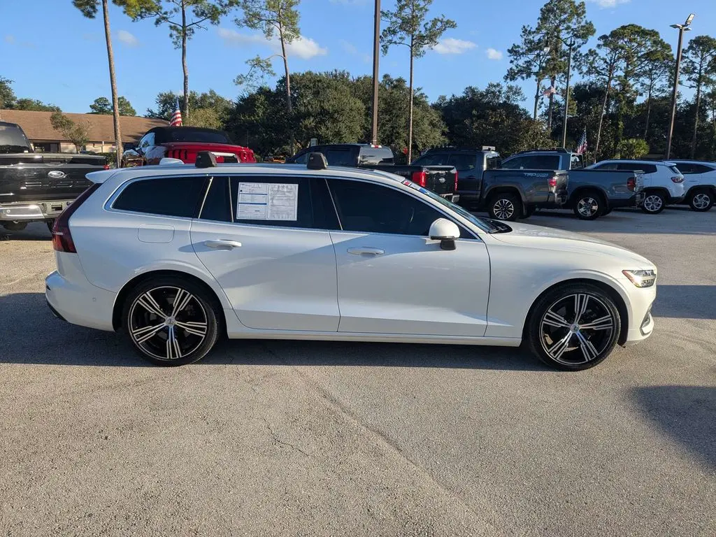 2020 Volvo V60 - $24,980