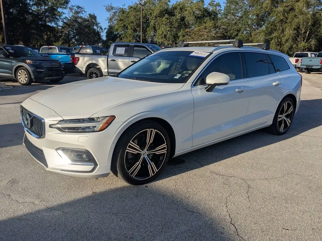 2020 Volvo V60 - $24,980