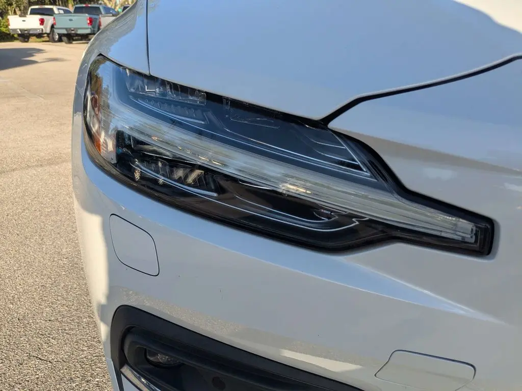 2020 Volvo V60 - $24,980