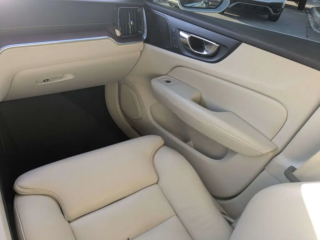 2020 Volvo V60 - $24,980