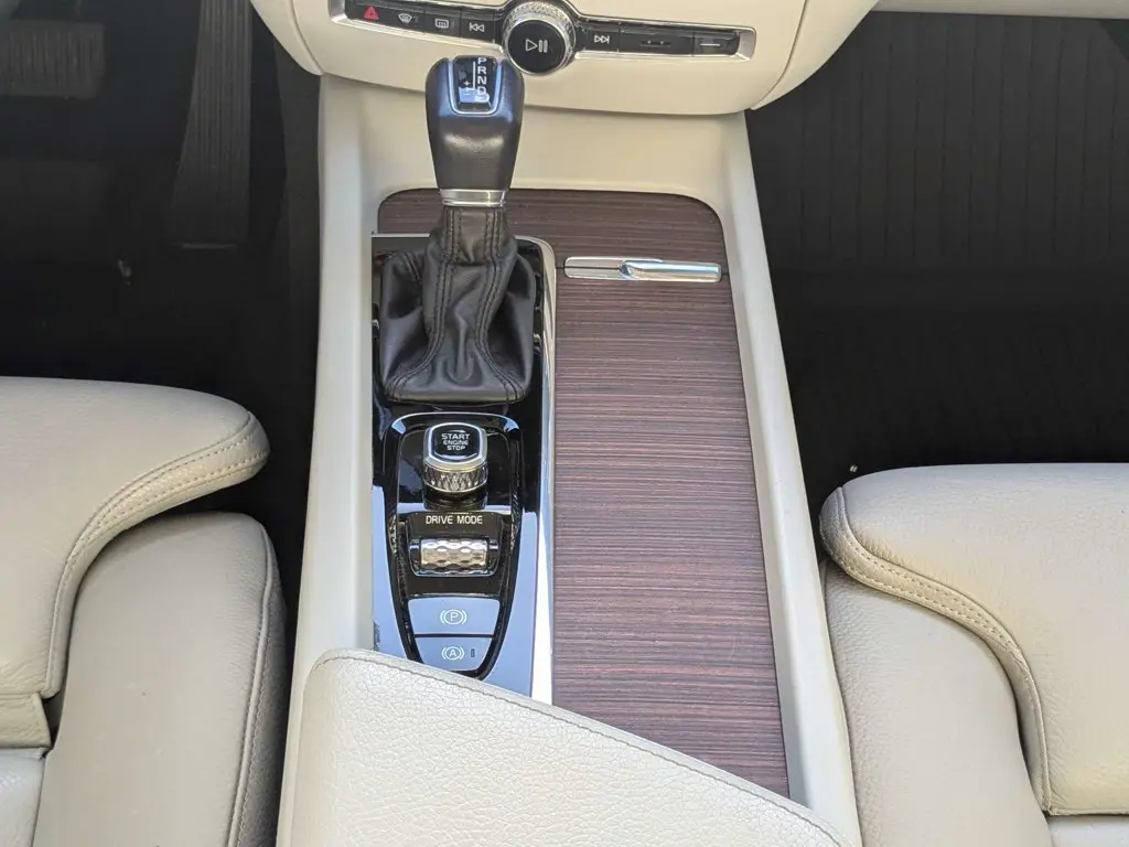 2020 Volvo V60 - $24,980