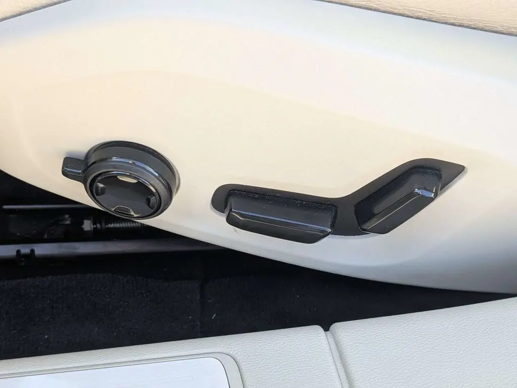 2020 Volvo V60 - $24,980