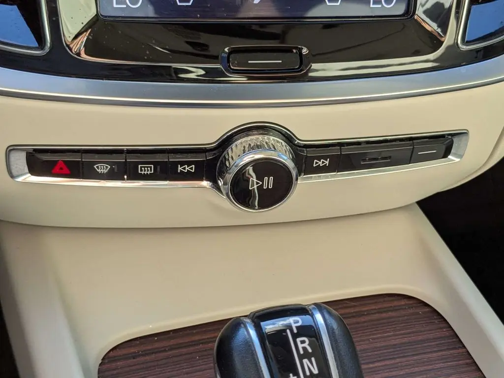 2020 Volvo V60 - $24,980