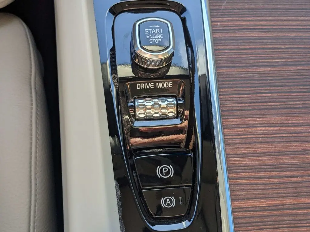 2020 Volvo V60 - $24,980